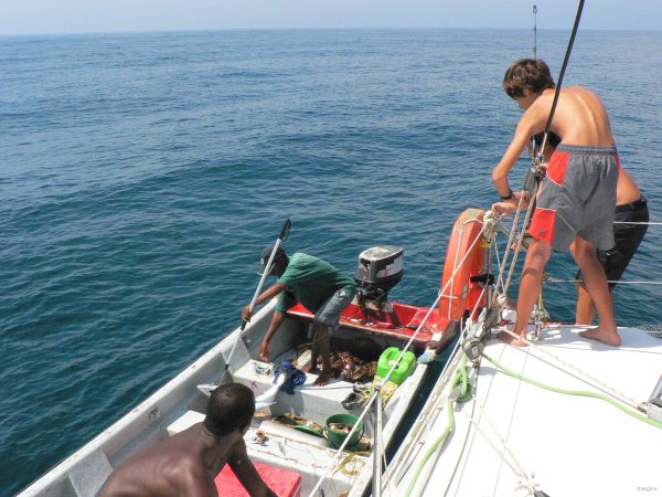 28- Nous offrons le barracuda a des pecheurs 